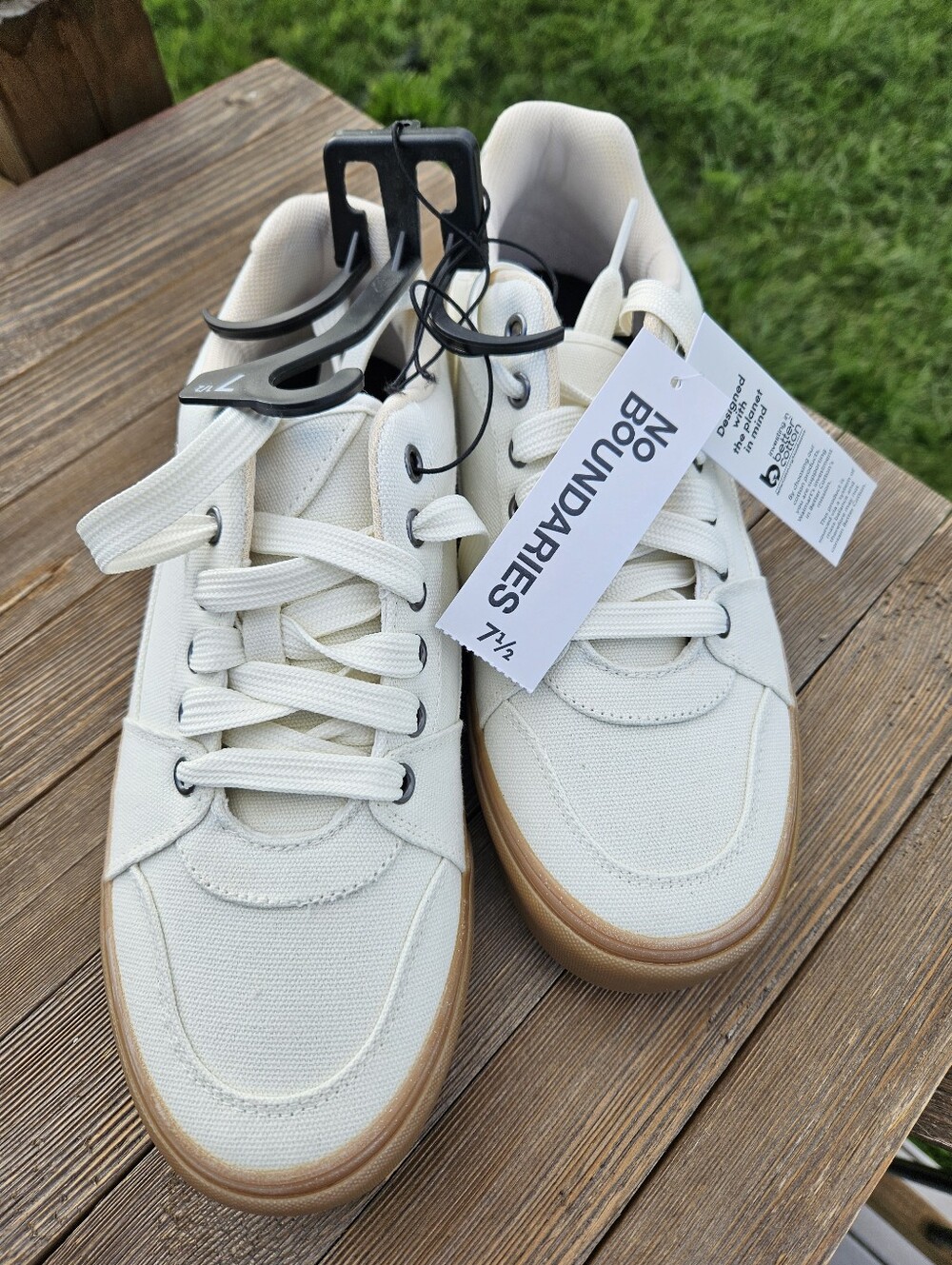 No Boundaries Men's Canvas Skate 2.0 Low Top Sneakers White Gum Sole NWT